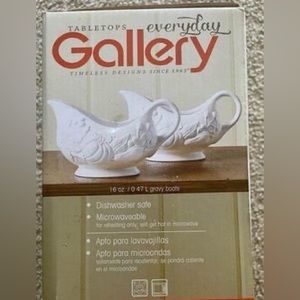 Ceramic gravy bowl pair